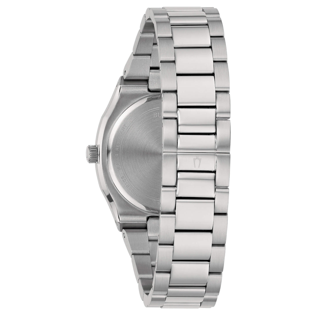 Dettaglio quadrante silver con indici a tacche e datario.