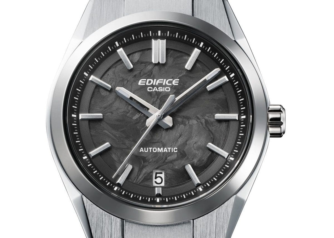 Bracciale in acciaio inox con finiture lucide e satinate e chiusura deployante dell'orologio Casio Edifice EFK-100CD-1A