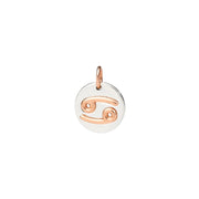 Charm Cancro DoDo in argento 925 e oro rosa 9K, design raffinato con simbolo zodiacale, cordino nero incluso.