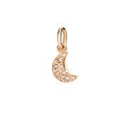 Ciondolo luna in oro rosa 9K con 9 diamanti brown, dettaglio brillantezza e design elegante a mezza luna.