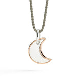 Load image into Gallery viewer, Ciondolo XL Luna in argento 925 con profilo oro rosa 9K, design maxi e raffinato.
