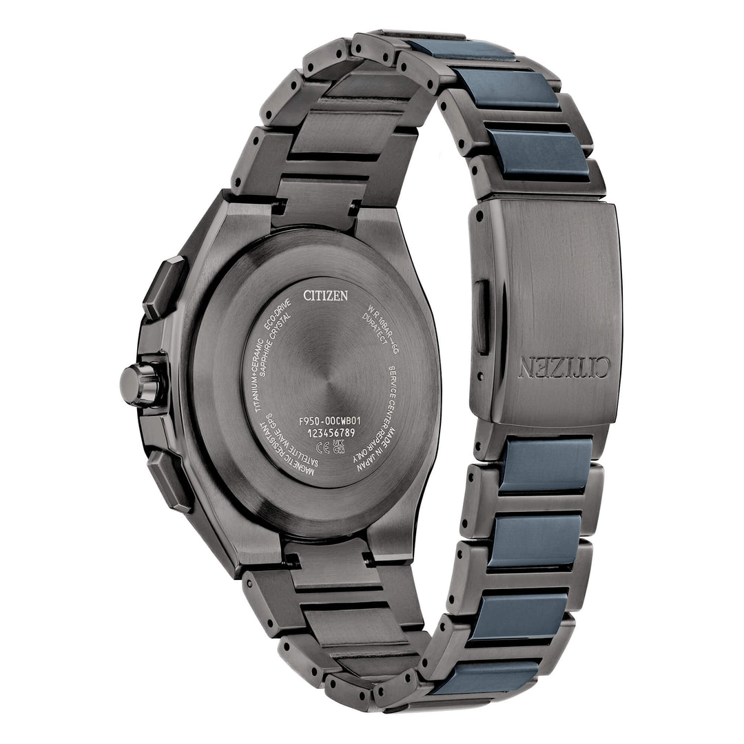 Bracciale in Supertitanio con finitura Duratec DLC blu e chiusura deployante.