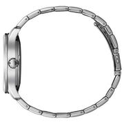 Bracciale in acciaio inox con chiusura deployante a pulsanti.