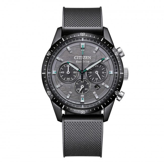 Citizen Crono T9 Eco Drive CA465-02H con quadrante nero e cinturino in gomma nero.