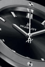 Load image into Gallery viewer, Hublot Classic Fusion Titanium Nero 33mm 581.NX.1470.RX - cinturino caucciù nero - cassa titanio - quadrante nero con datario