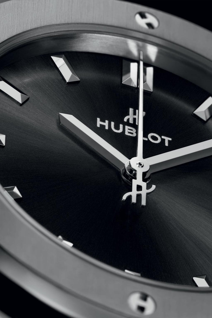 Hublot Classic Fusion Titanium Nero 33mm 581.NX.1470.RX - cinturino caucciù nero - cassa titanio - quadrante nero con datario