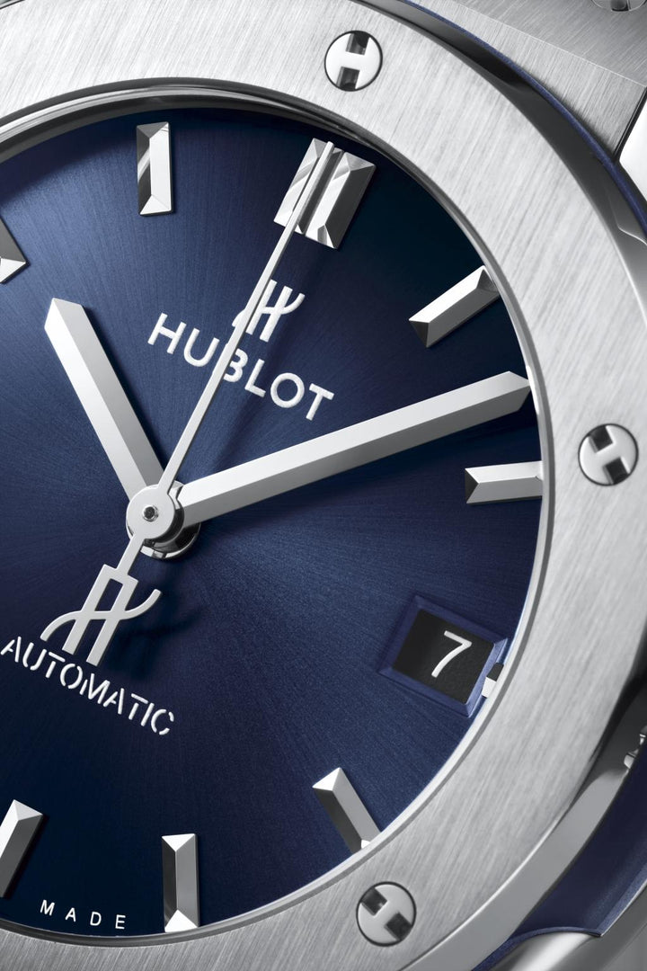 Hublot Classic Fusion Titanium 38mm Blu 565.NX.7170.RX - cassa titanio - cinturino caucciù blu - quadrante blu con datario