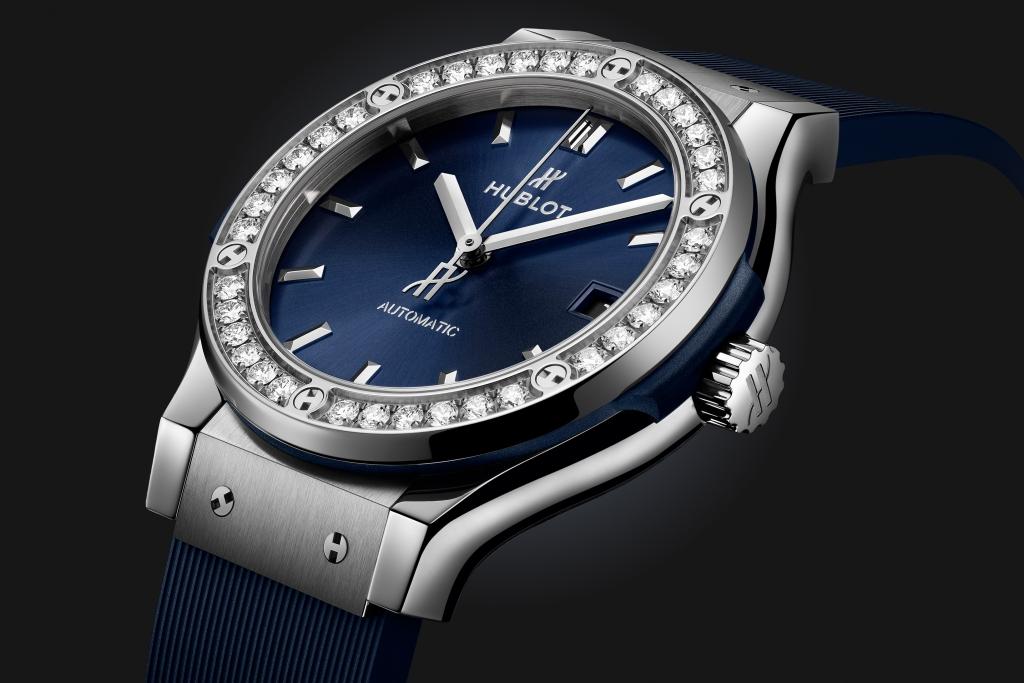 Hublot Classic Fusion Titanium 38mm Diamonds 565.NX.7170.RX.1204 - cassa titanio - lunetta con diamanti - cinturino caucciù blu - quadrante blu con datario