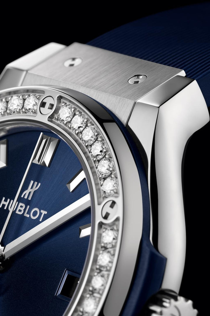 Hublot Classic Fusion Titanium 38mm Diamonds 565.NX.7170.RX.1204 - cassa titanio - lunetta con diamanti - cinturino caucciù blu - quadrante blu con datario