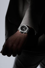 Load image into Gallery viewer, Hublot Classic Fusion Chronograph Titanium 521.NX.1171.RX - cassa in titanio - cinturino gomma nera - quadrante nero con cronografo e datario - polso