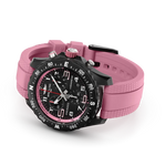 Load image into Gallery viewer, Cinturino rosa in caucciù con fibbia ad ardiglione in Breitlight® del Breitling Endurance Pro 38 X83310D41B1S1.
