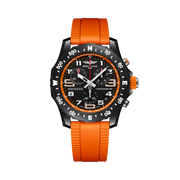 Quadrante nero con indici luminescenti e scala tachimetrica del Breitling Endurance Pro 44 X82310A51B1S2.