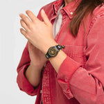 Load image into Gallery viewer, Swatch Die glocke GB285 - cassa in polimero nero - cinturino cuoio nero - quadrante nero con cuore e mucca oro