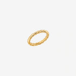 Load image into Gallery viewer, Anello Granelli DoDo in oro giallo 18K, design ispirato alle spiagge assolate
