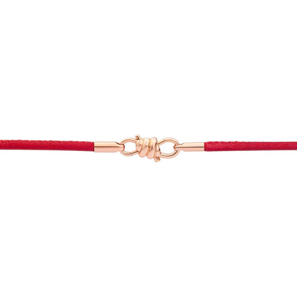 Gioiello bracciale Nodo in oro rosa con cordino rosso, simbolo di unione e stile contemporaneo.