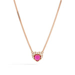 Load image into Gallery viewer, Gioiello collana unisex in oro rosa, con ciondolo a cuore, rubino sintetico e diamanti, ideale per occasioni speciali.
