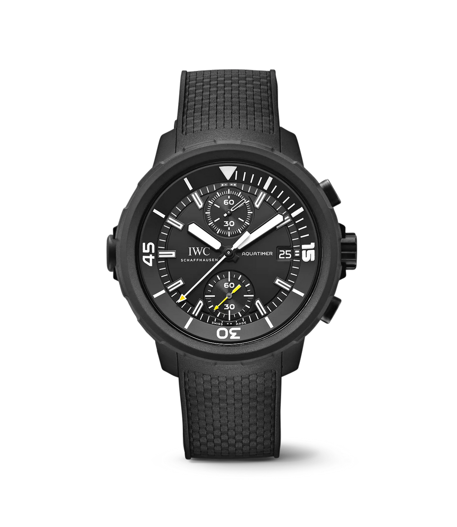 IWC Aquatimer Chronograph Edition «Galapagos Islands» IW379502 con cassa rivestita in caucciù da 45 mm e quadrante nero luminescente.