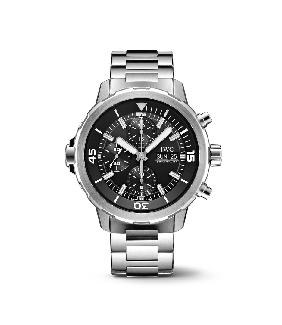 IWC Aquatimer Chronograph IW376804 con cassa in acciaio da 44 mm e quadrante nero con elementi luminescenti.