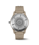 Load image into Gallery viewer, Dettaglio quadrante marrone opaco con indici beige luminescenti e datario tono su tono a ore 3.


