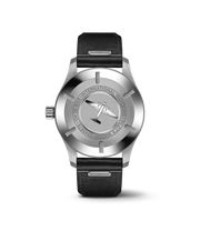 Dettaglio quadrante bianco ad alta leggibilità con lancette e indici luminescenti.