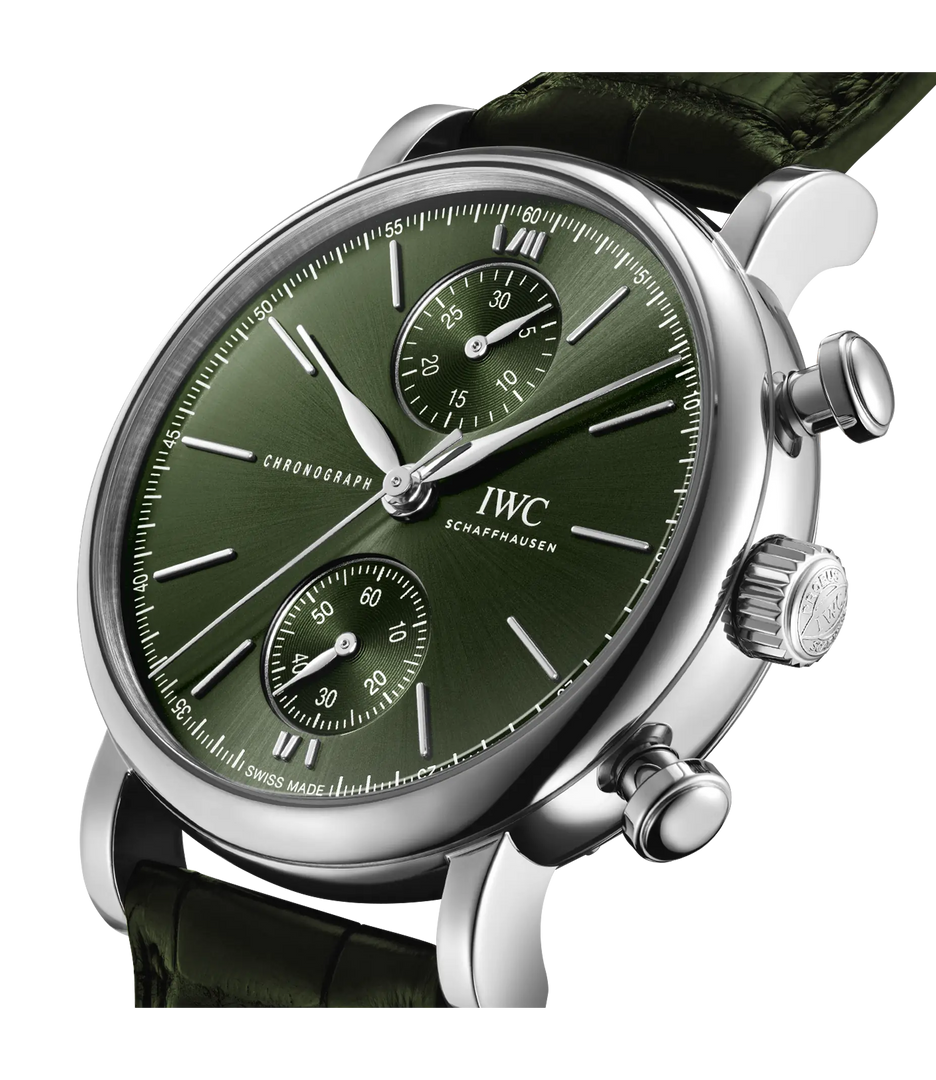 Cinturino in pelle di alligatore verde con fibbia ad ardiglione.