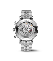 Dettaglio quadrante argenté con cronografo e indici raffinati.