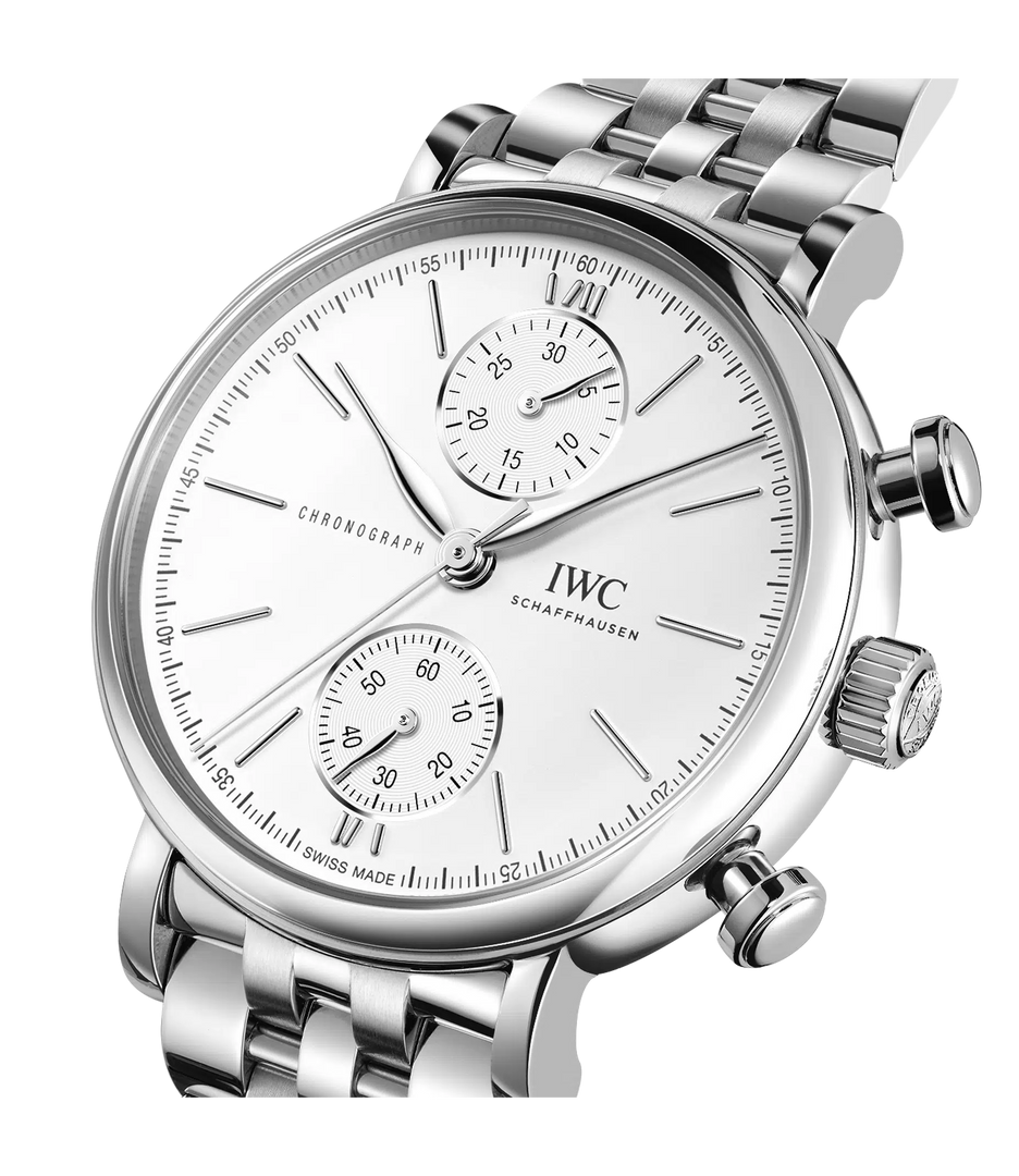 Bracciale in acciaio inox a cinque maglie con finiture spazzolate e satinate.