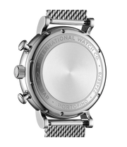 Dettaglio quadrante nero con funzioni cronografiche e lancette rodiate.