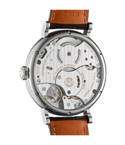 Dettaglio quadrante con lancette oro rosa, fasi lunari e indicatore riserva di carica.