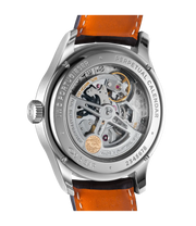 Dettaglio quadrante argentato con indicazioni di data, giorno, mese, anno bisestile e fasi lunari.