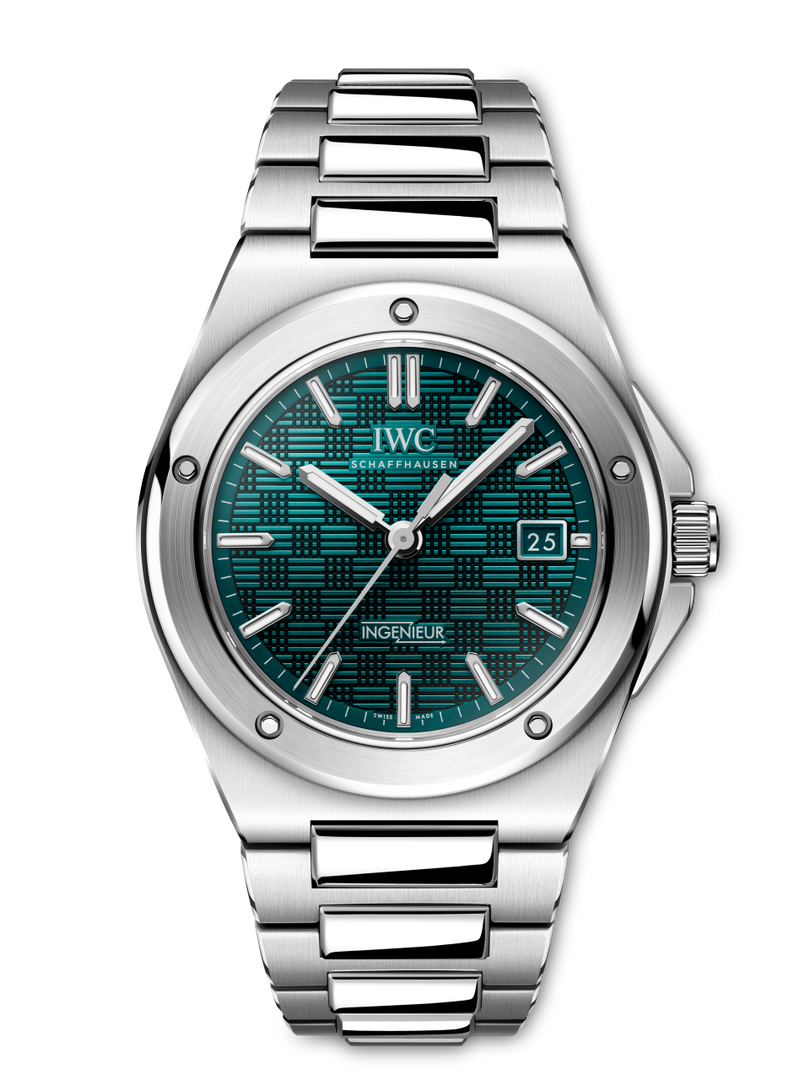 Quadrante aqua con motivo a griglia e datario dell’IWC Ingenieur Automatic 40 IW328903, lancette e indici luminescenti.