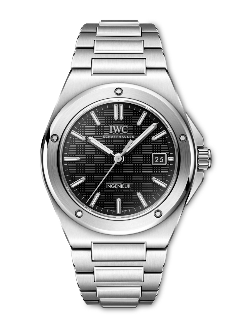 Quadrante nero con motivo a griglia e datario dell’IWC Ingenieur Automatic 40 IW328901, lancette e indici luminescenti.