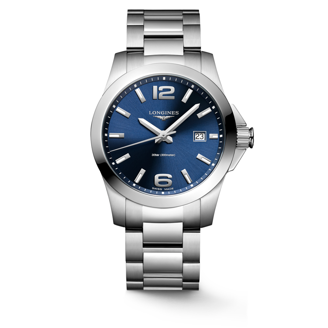 Quadrante nero con indici e numeri arabi luminosi, datario a finestrella a ore 3 e lancette luminescenti del Longines Conquest 8