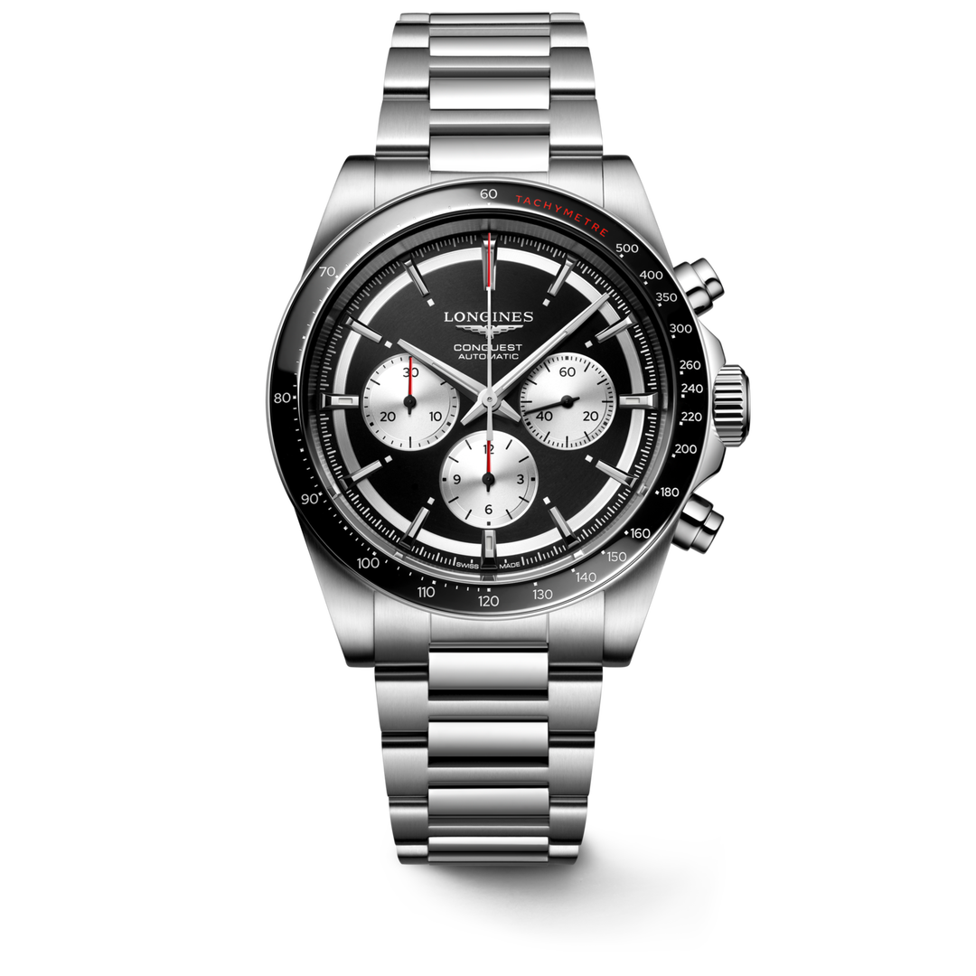 Quadrante nero con contatori cronografici argento a contrasto, indici applicati e lancette argentate lucide con rivestimento Swiss Super-LumiNova® del Longines Conquest Chronograph