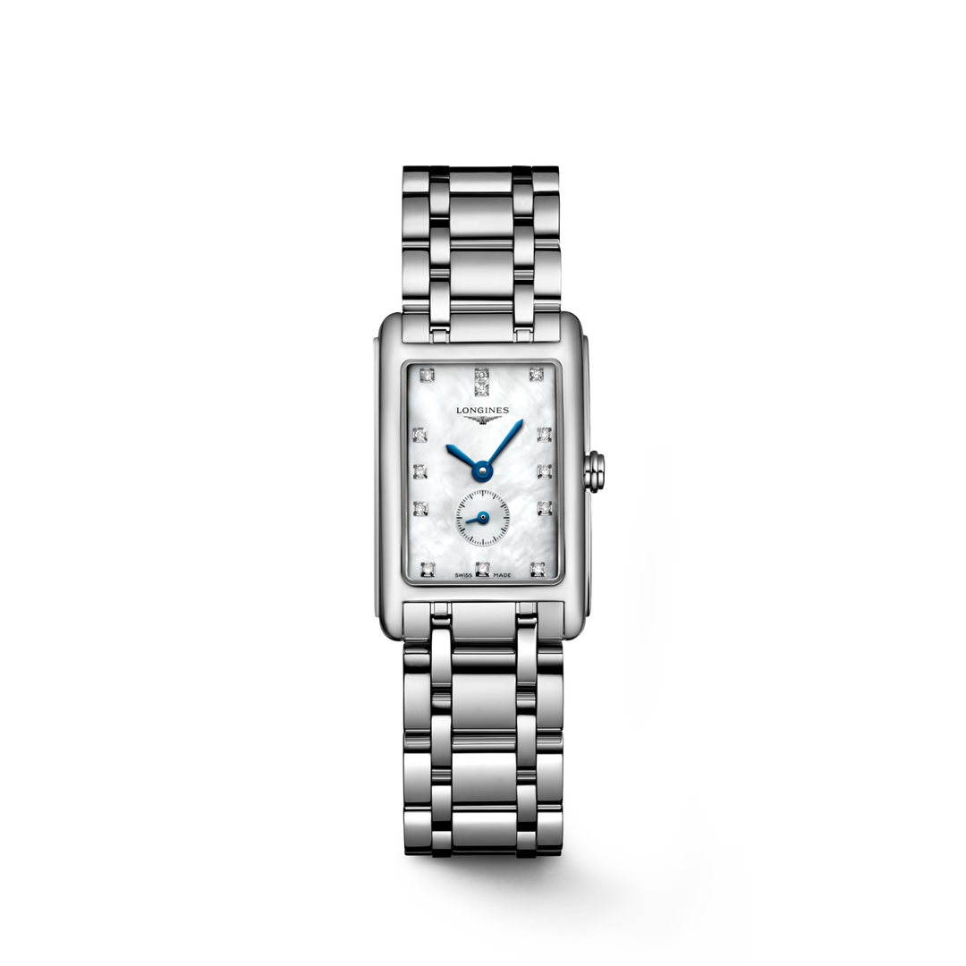 Il&nbsp;Longines Dolcevita L5.255.4.87.6&nbsp;è un orologio al quarzo da donna dalla raffinata eleganza, caratterizzato da una cassa rettangolare in acciaio inossidabile da 20,80 x 32,00 mm con quadrante in madreperla bianca impreziosito da 13 diamanti Top Wesselton VS-SI incastonati per un totale di 0,059 carati. Le lancette azzurrate completano l’aspetto sofisticato del quadrante. Questo modello monta un movimento Swiss Made calibro L178 con funzione End of Life (E.O.L.) e una batteria RENATA 379. Imperme
