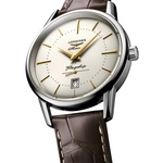 Load image into Gallery viewer, Cassa rotonda in acciaio inox da 38,5 mm con vetro zaffiro antigraffio multistrato e fondello avvitato con medaglione in oro 18 carati del Longines Flagship Heritage Moonphase
