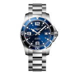 Load image into Gallery viewer, Quadrante nero a raggi di sole con numeri arabi luminosi a ore 6, 9 e 12, indici applicati e lancette argentate lucide con rivestimento Swiss Super-LumiNova® dell&#39;orologio Longines HydroConquest
