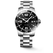 Quadrante nero opaco con numeri arabi e indici applicati luminosi, lancette argentate lucide con rivestimento Swiss Super-LumiNova® dell'orologio Longines HydroConquest quarzo