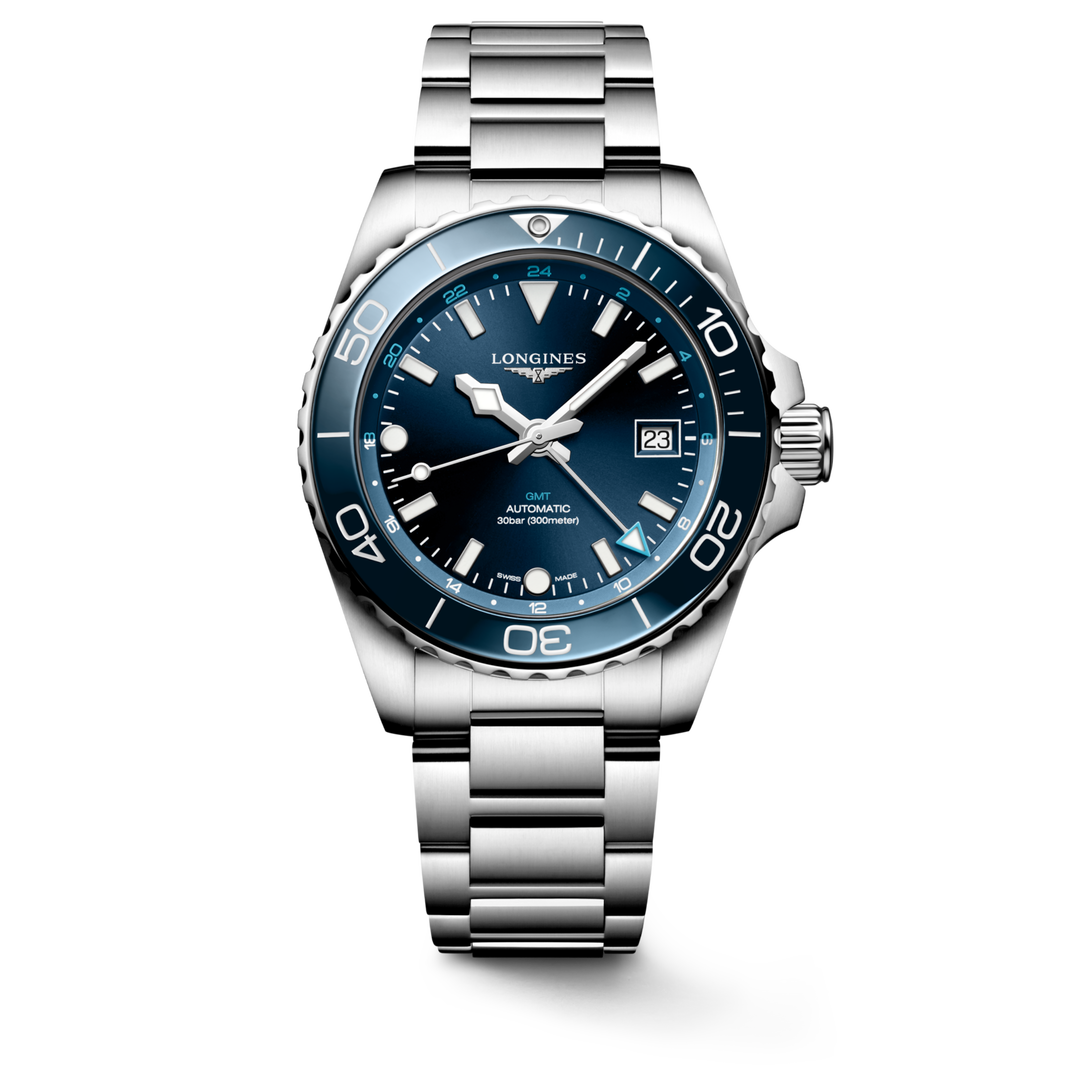 Quadrante blu a raggi di sole con indici applicati luminosi e lancette argentate lucide con trattamento Swiss Super-LumiNova® dell'orologio Longines HydroConquest GMT