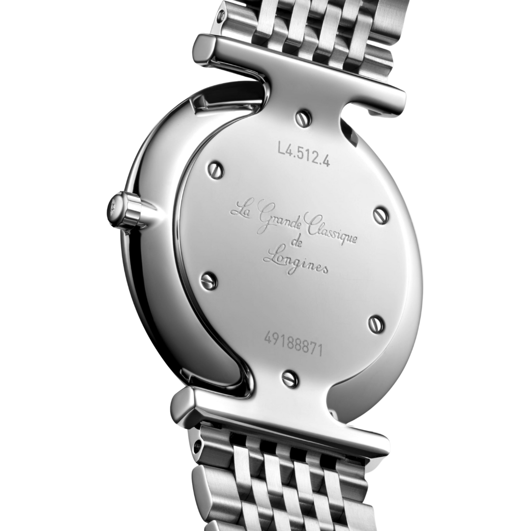 Il Longines La Grande Classique L4.512.4.87.6 è un orologio al quarzo da donna elegante e sottile con cassa in acciaio inossidabile da 29 mm e quadrante in madreperla bianca impreziosito da 12 diamanti Top Wesselton VS-SI, per un totale di 0,081 carati. Le lancette nere conferiscono un contrasto raffinato e garantiscono ottima leggibilità. Il movimento Swiss Made calibro L420 alimenta le funzioni di ore e minuti. Il vetro zaffiro antigraffio e il bracciale in acciaio con chiusura déployante a tripla sicurez