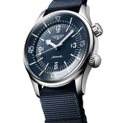 Cassa rotonda in acciaio inox da 39 mm con due corone a vite, vetro zaffiro bombato antiriflesso e lunetta girevole interna bidirezionale del Longines Legend Diver