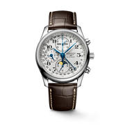 Il Longines Master Collection Chronograph L2.673.4.78.3 è un raffinato orologio automatico da uomo con cassa in acciaio da 40 mm, dotato di quadrante argento grains d’orge con numeri arabi dipinti e lancette in acciaio azzurrato. Equipaggiato con movimento meccanico a carica automatica Longines L687 e riserva di carica di circa 66 ore, il segnatempo offre funzioni avanzate: cronografo a ruota a colonne, fasi lunari, datario centrale con lancetta a mezzaluna, indicatori giorno/settimana, piccoli se