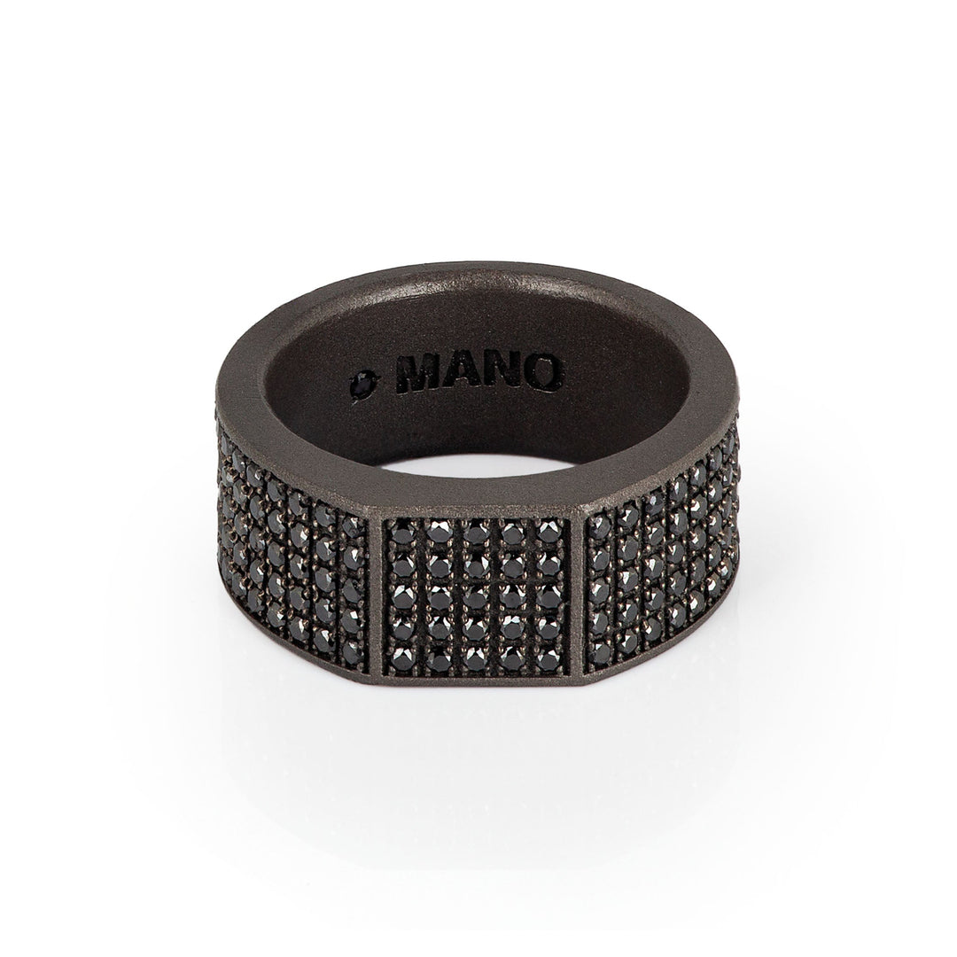MANO|J Anello in titanio incassato con diamanti black MINANTBMUT_21