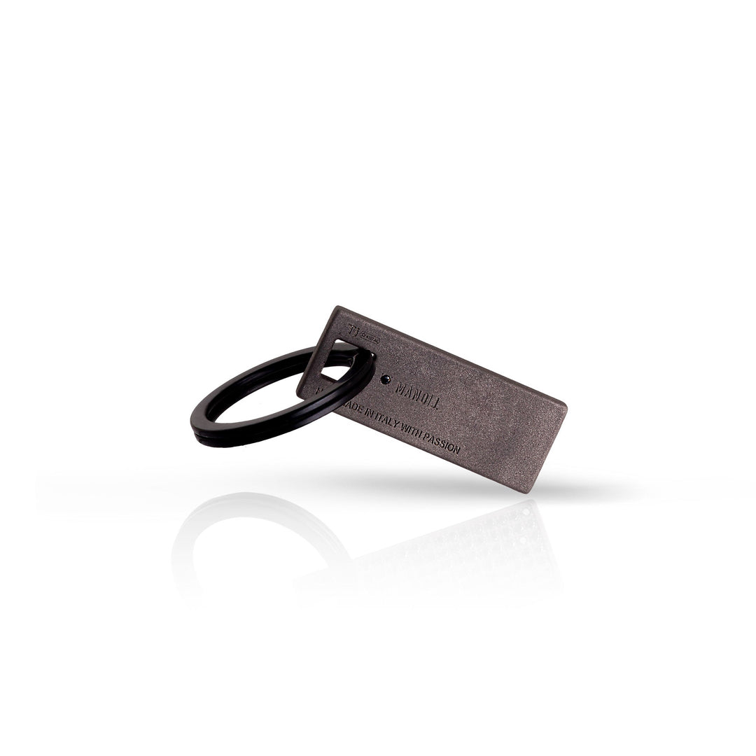 MANO|J Portachiavi in titanio con targhetta e diamanti black MINPCHT7BTAR
