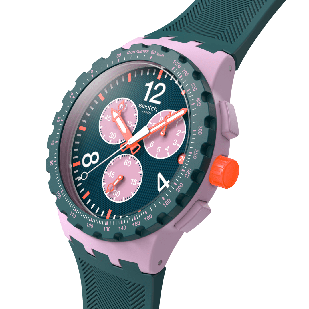 Vista laterale della cassa rotonda in plastica rosa e cinturino verde dell’orologio Swatch Moment of Rose SUSP400.
