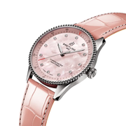 Vista laterale della cassa in acciaio inox lucido del Breitling Navitimer 32mm con vetro zaffiro bombato.