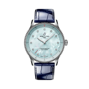 Quadrante blu madreperla del Breitling Navitimer 32 A77320171C1P1 con indici a bastone e lancette luminescenti.