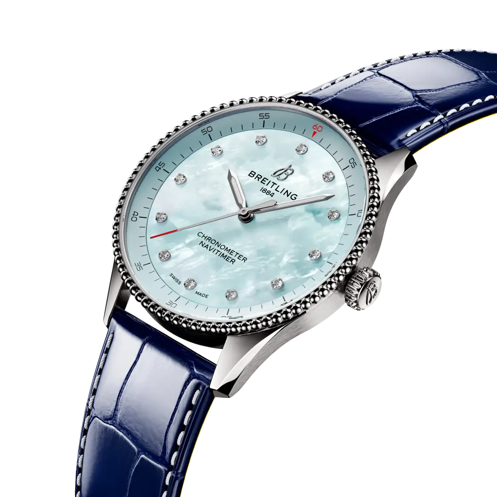 Profilo laterale della cassa in acciaio inox lucido con vetro zaffiro bombato antiriflesso del Navitimer 32.