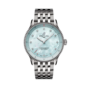 Quadrante azzurro luminoso con indici a bastone e lancette luminescenti del Breitling Navitimer 32 A77320171C1A1.