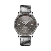 Vista frontale del Breitling Navitimer Automatic 36 A17327381B1P1 con quadrante antracite e lancette luminescenti.